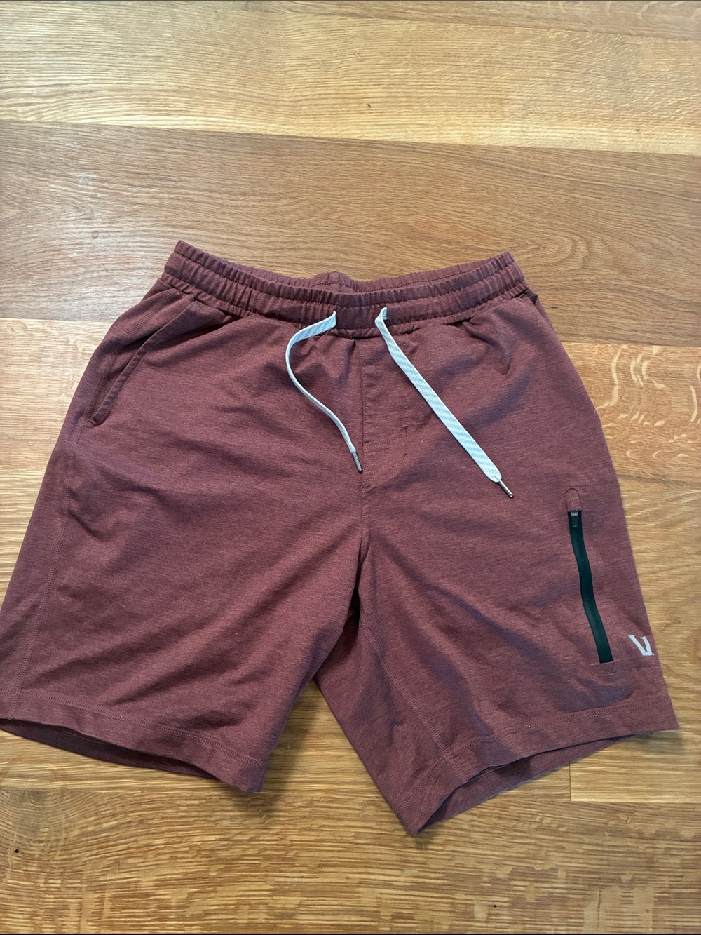 Vuori  Athletic/ Leisure Drawstring Shorts men’s XS